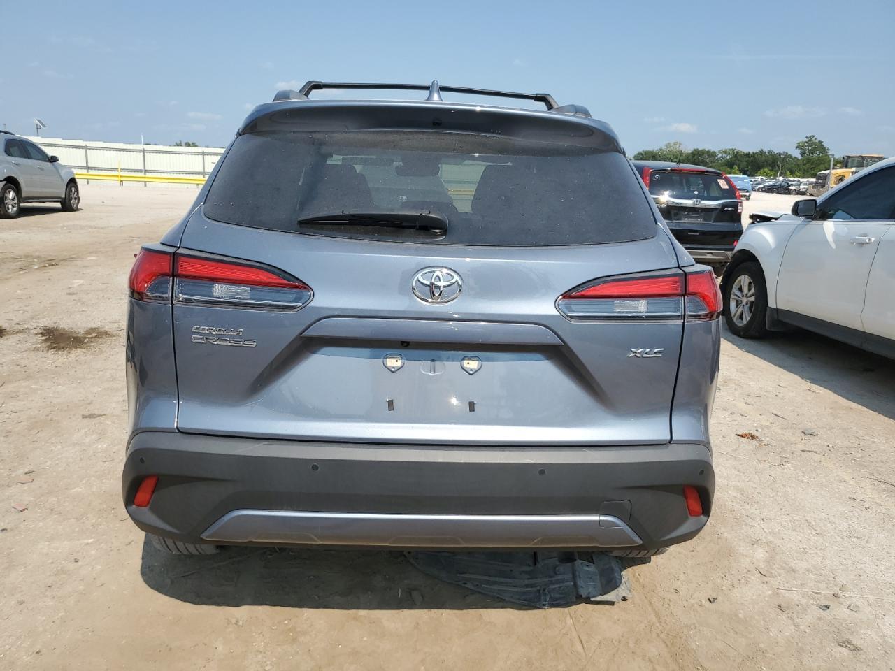 2023 Toyota Corolla Cross Xle - Image 6