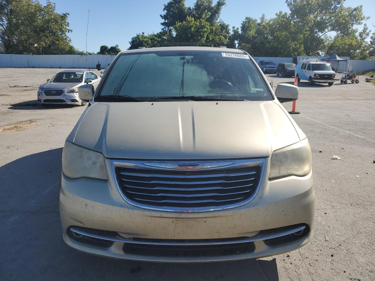 2011 Chrysler Town & Country Touring - Фото 5