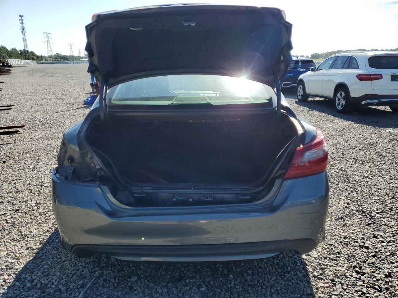 2018 Nissan Altima 2.5 - Image 6