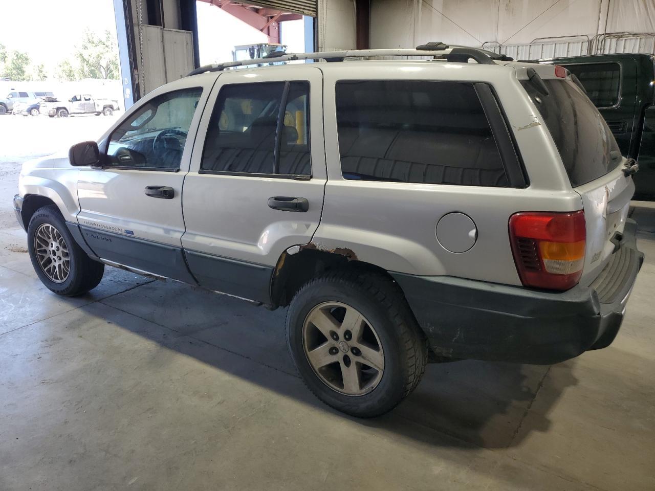 2004 Jeep Grand Cherokee Laredo - Image 2