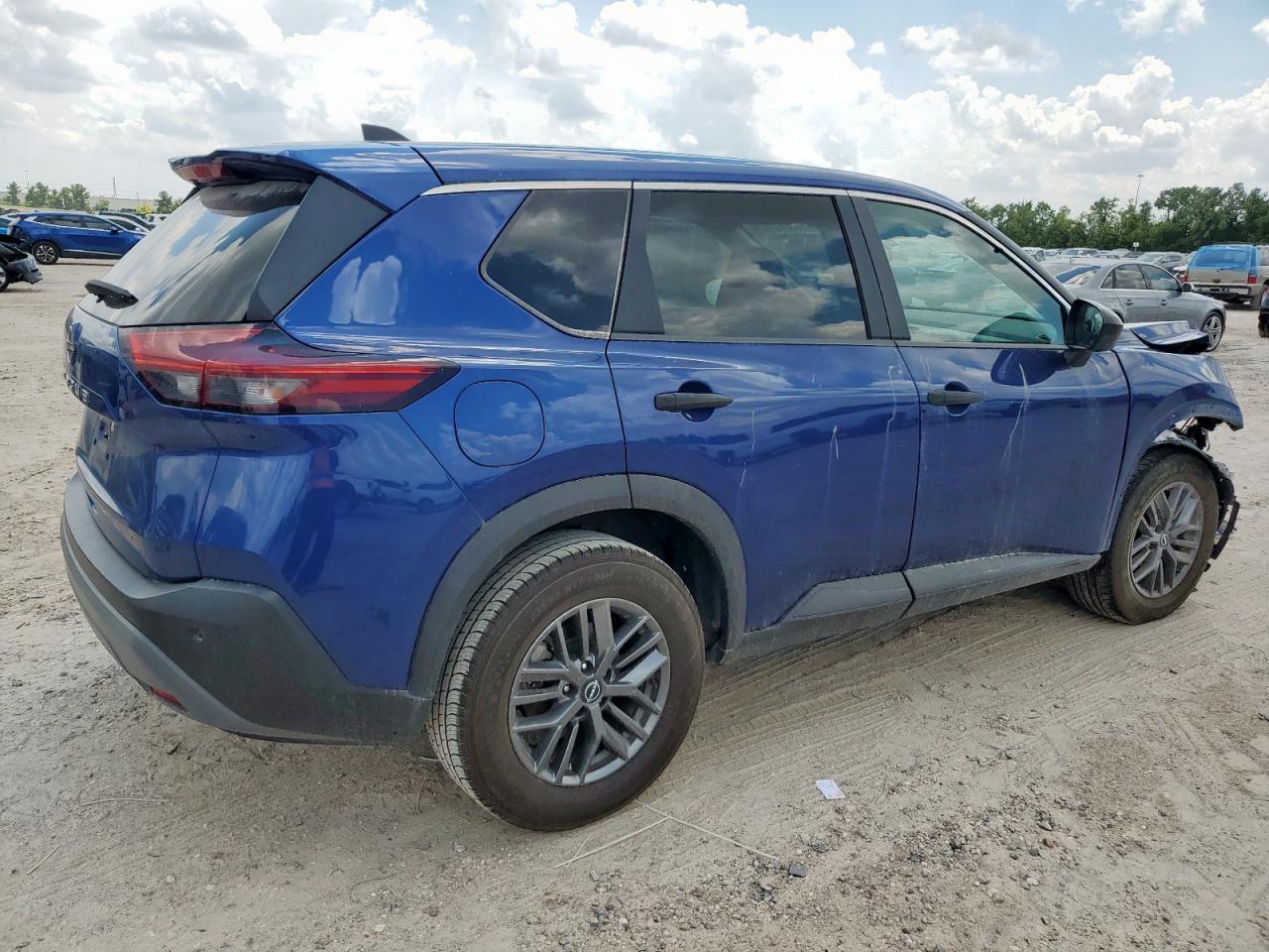 2023 Nissan Rogue S - Image 3