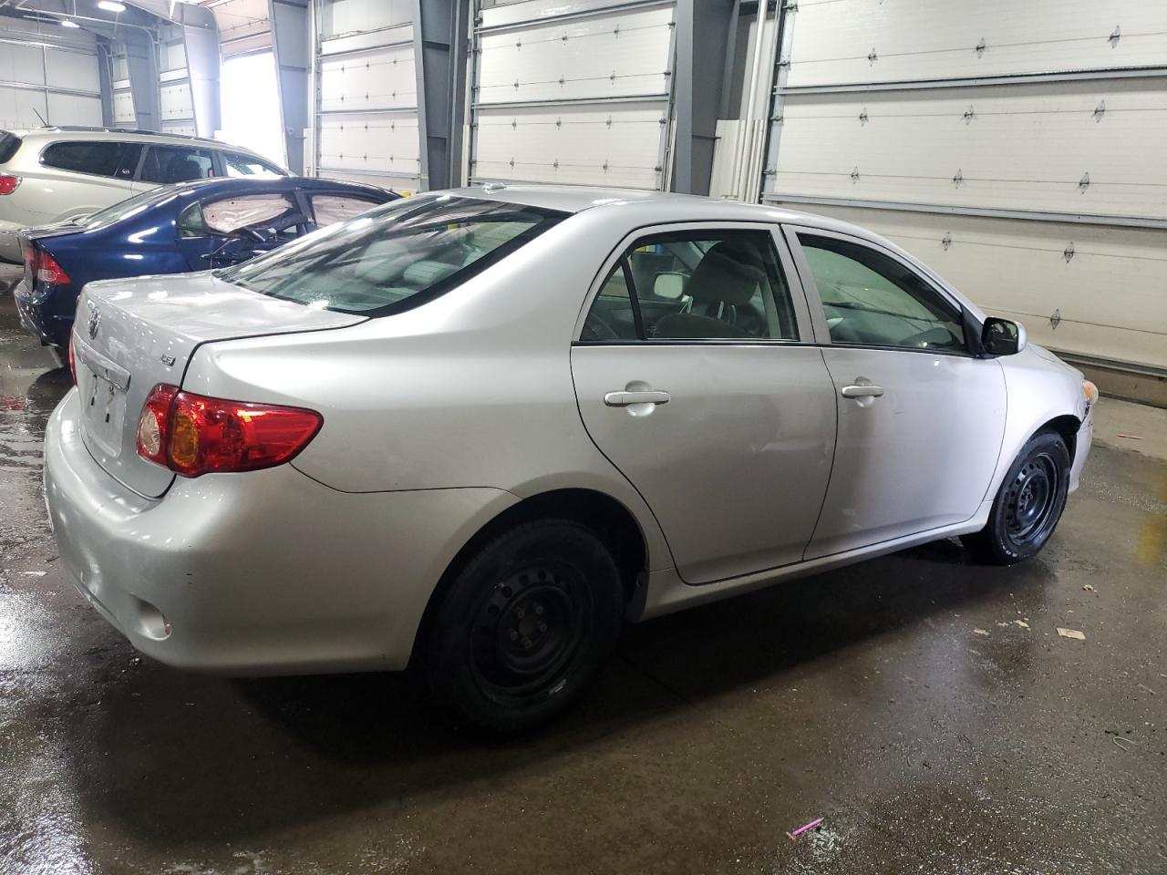 2010 Toyota Corolla Base - Фото 3