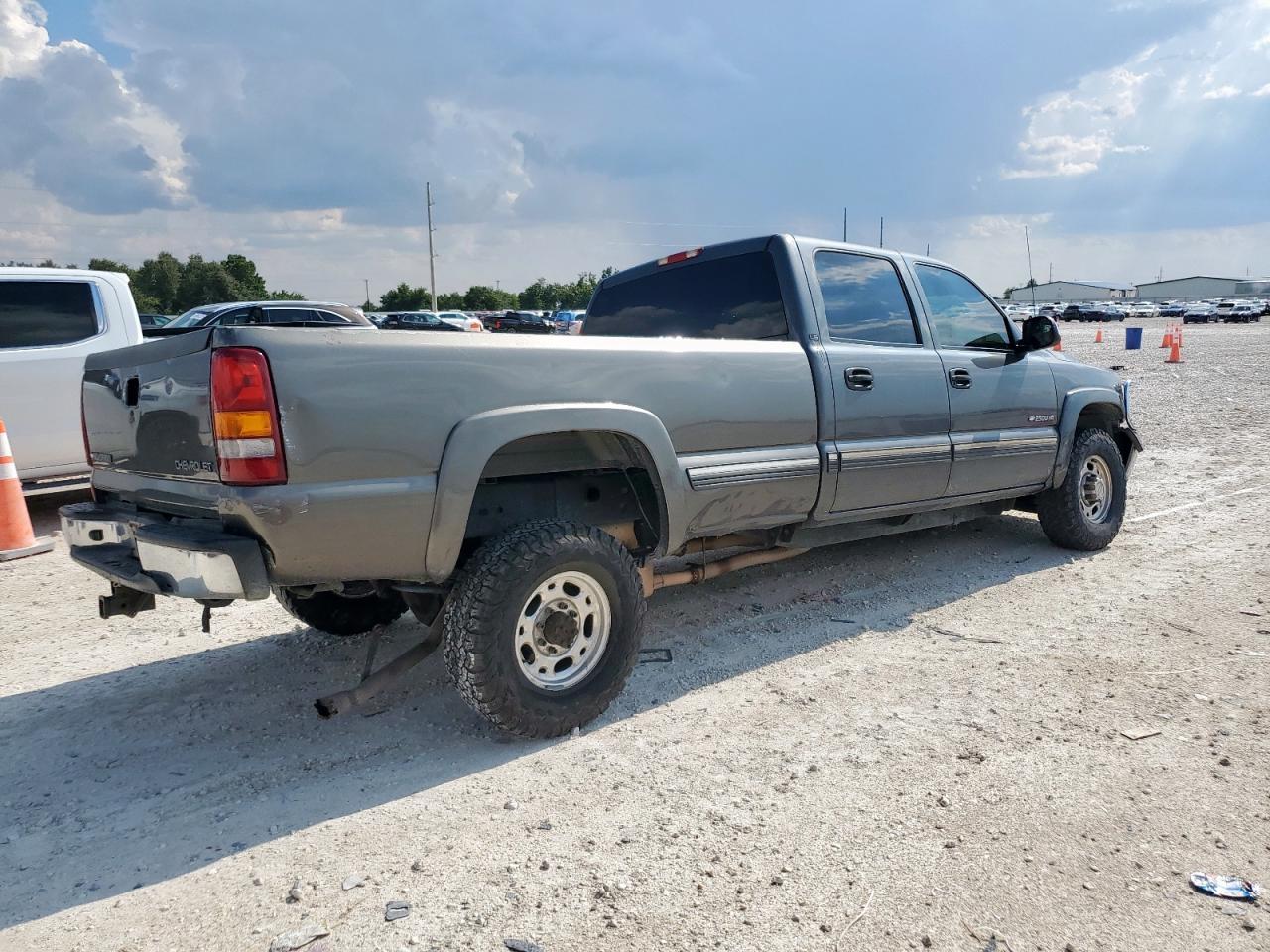 2002 Chevrolet Silverado C2500 Heavy Duty - Image 3