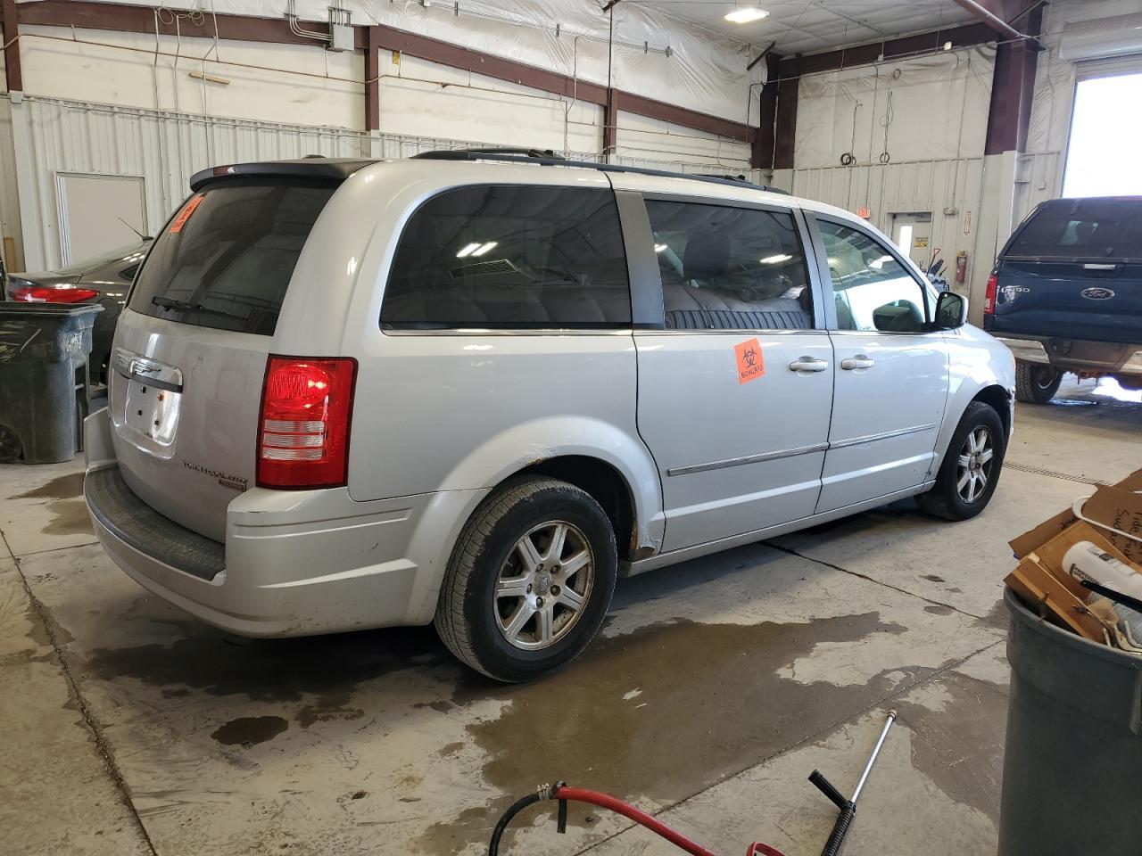 2009 Chrysler Town & Country Touring - Фото 3
