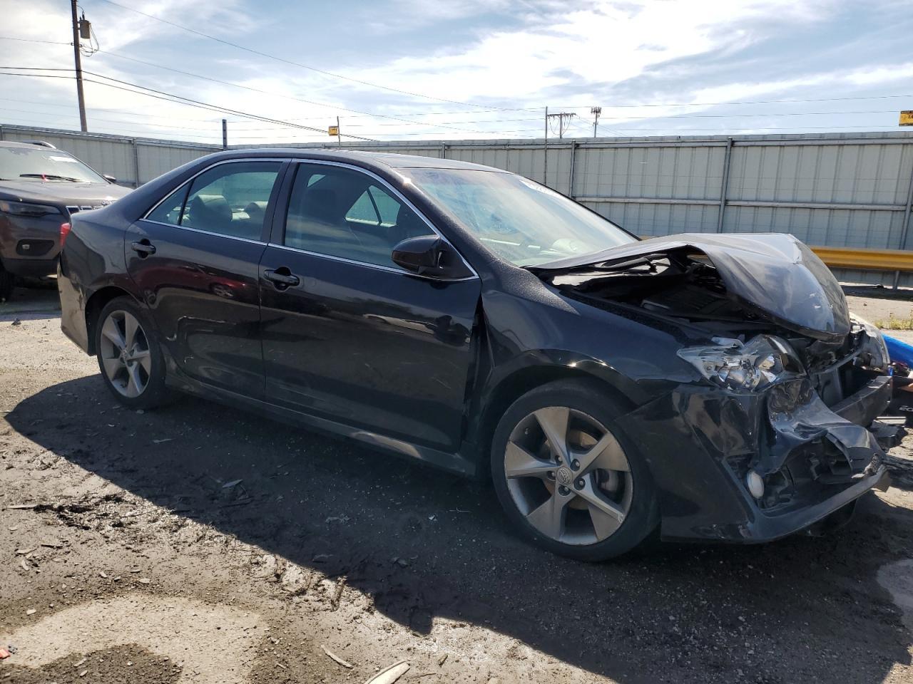 2012 Toyota Camry Se - Image 4