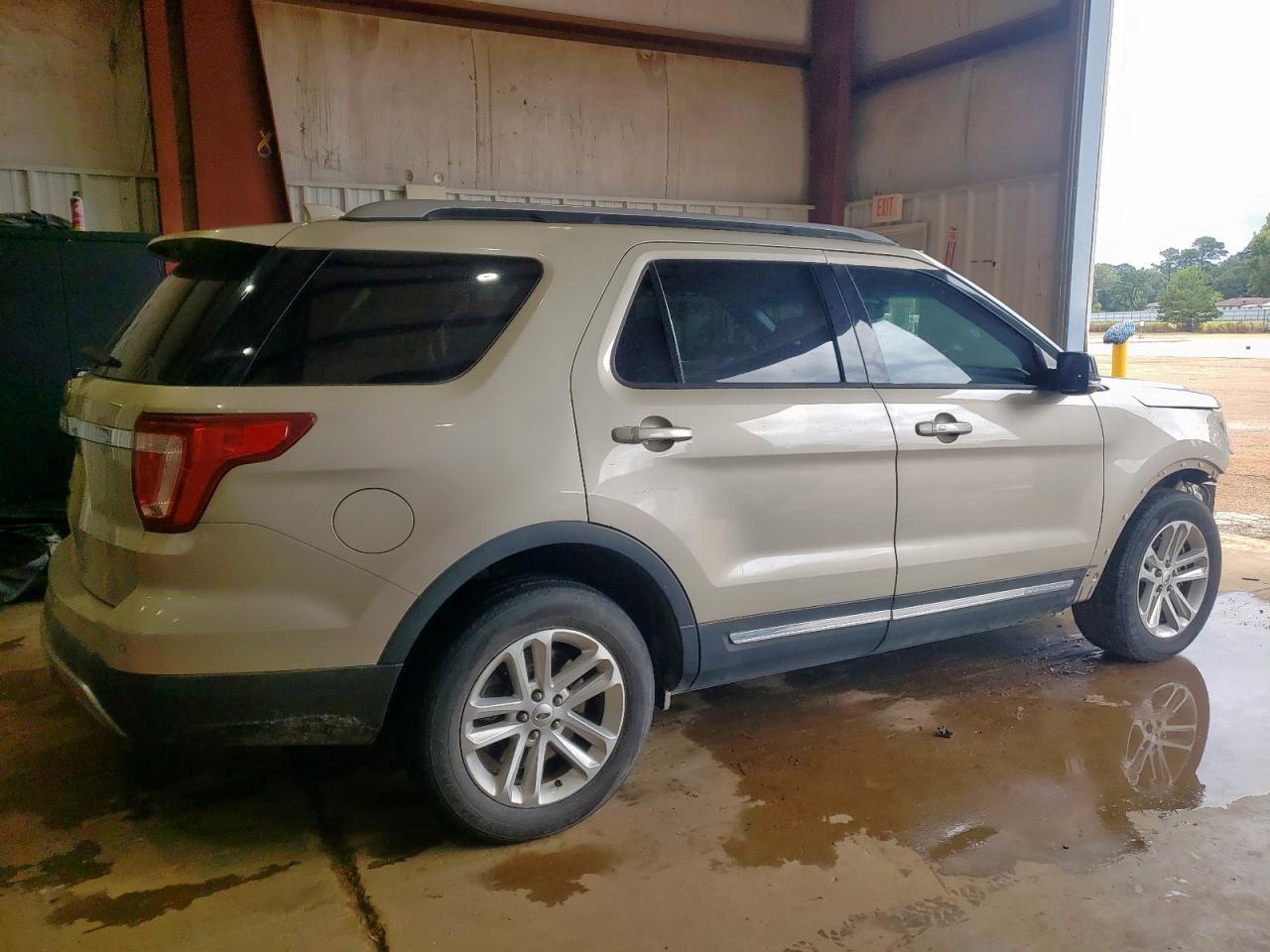 2017 Ford Explorer Xlt - Image 3
