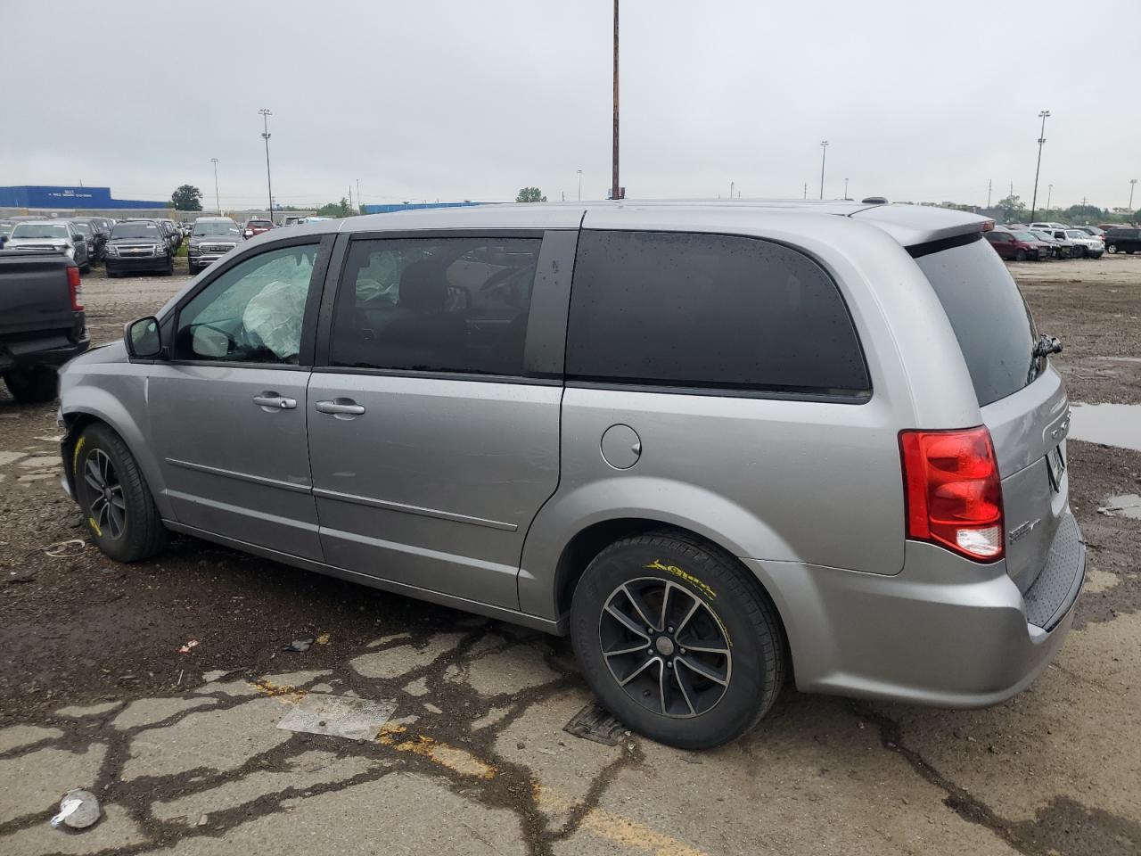 2016 Dodge Grand Caravan Sxt - Image 2