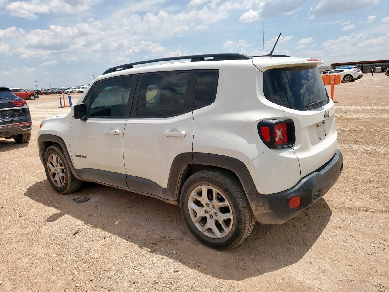 2017 Jeep Renegade Latitude - Image 2