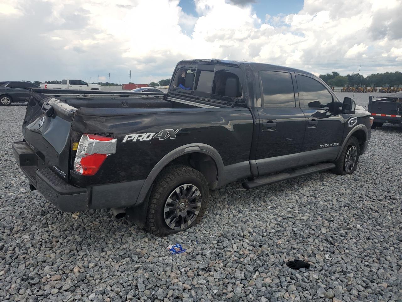 2017 Nissan Titan Xd Sl - Image 3