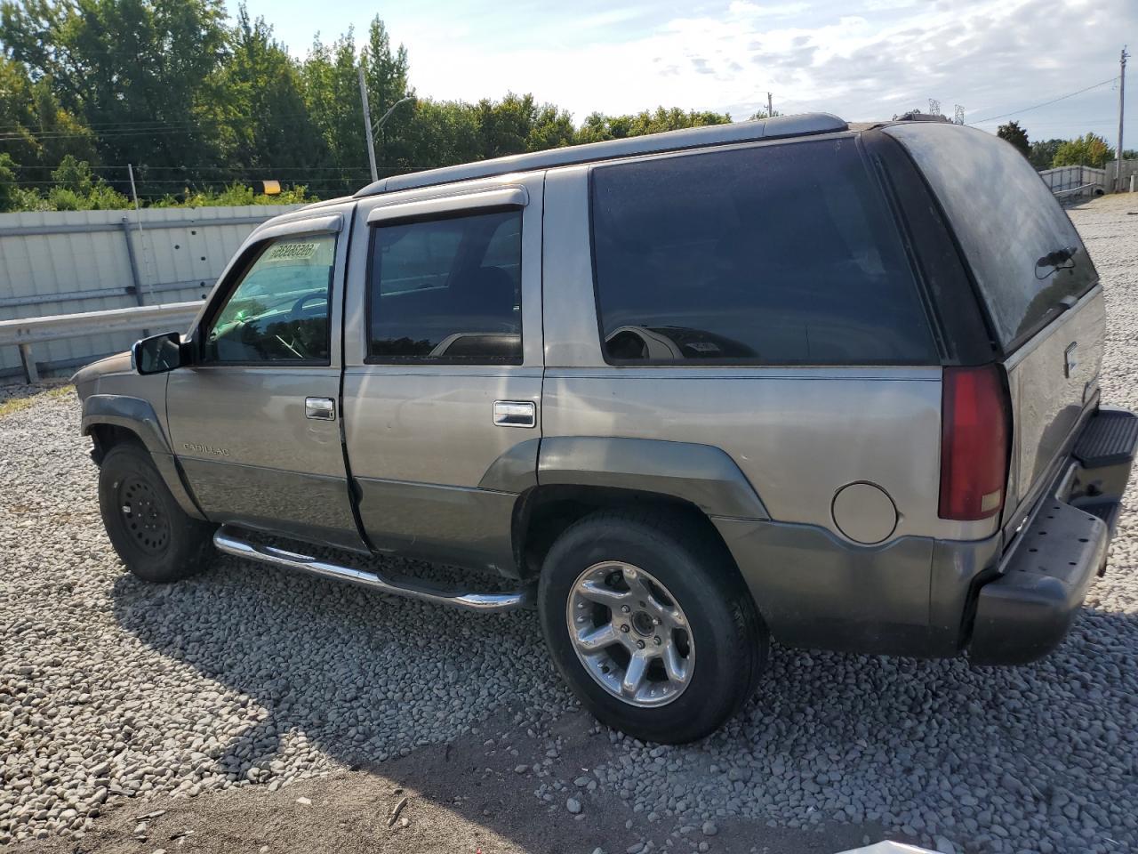 2000 Cadillac Escalade Luxury - Фото 2