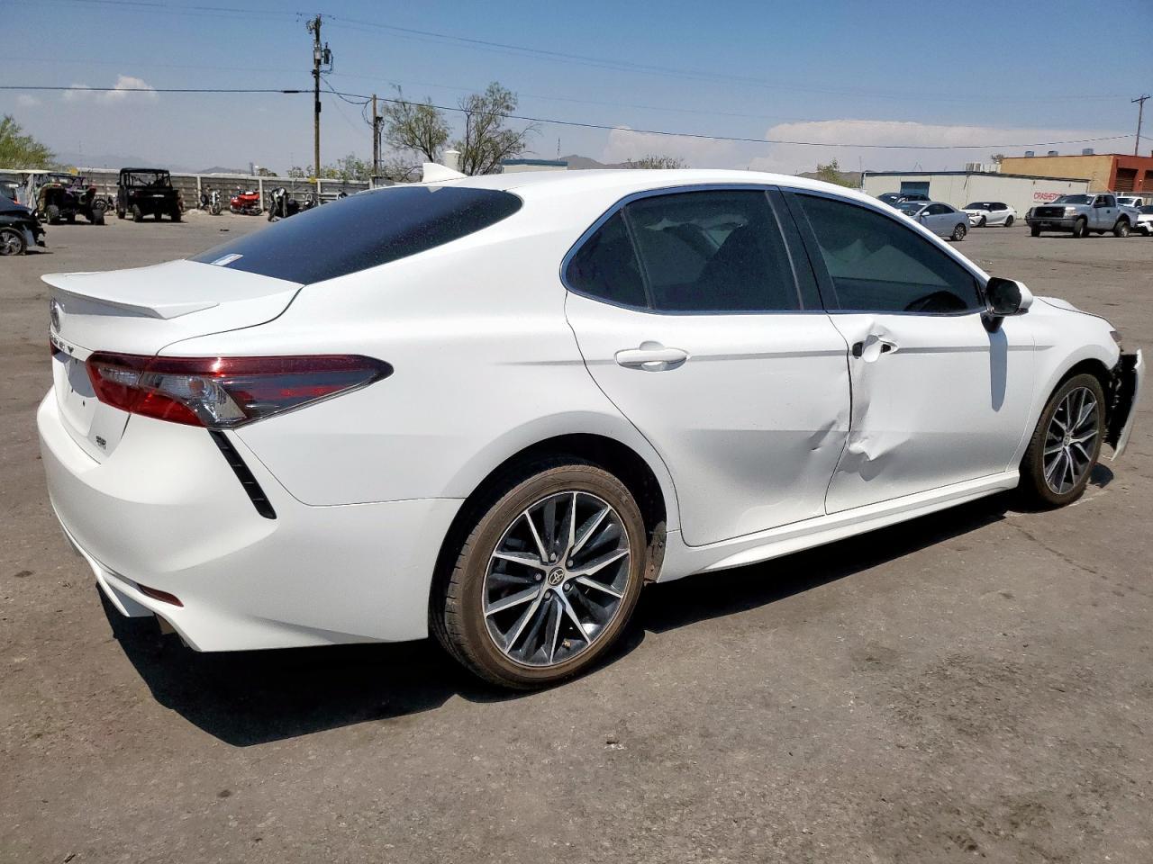 2021 Toyota Camry Se - Фото 3