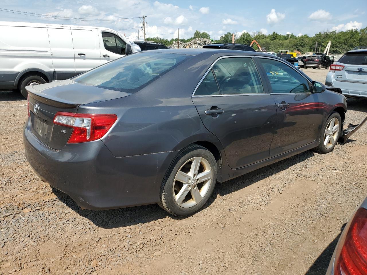 2014 Toyota Camry L - Фото 3