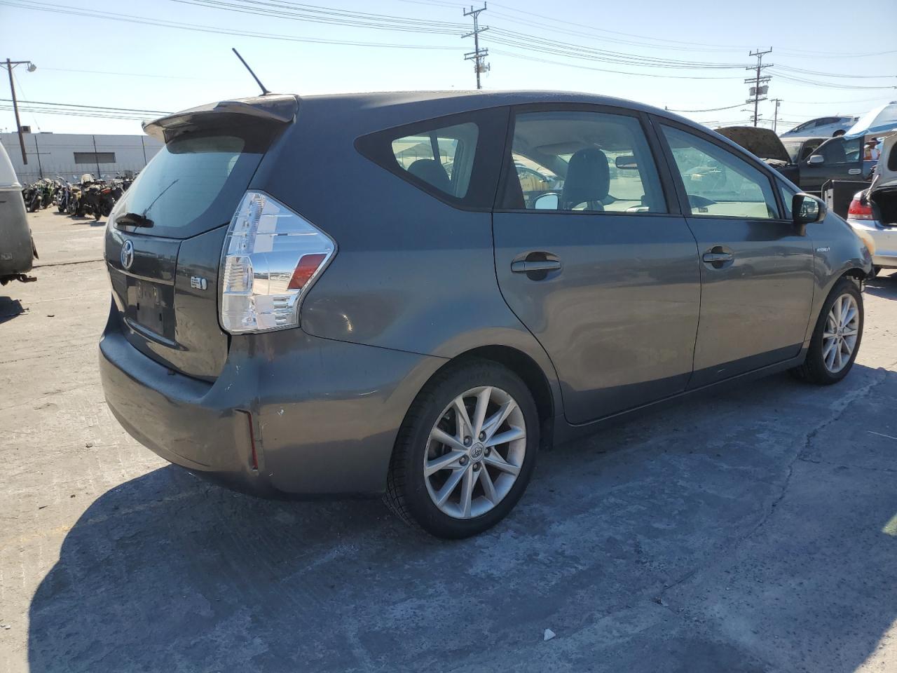 2012 Toyota Prius V - Фото 3