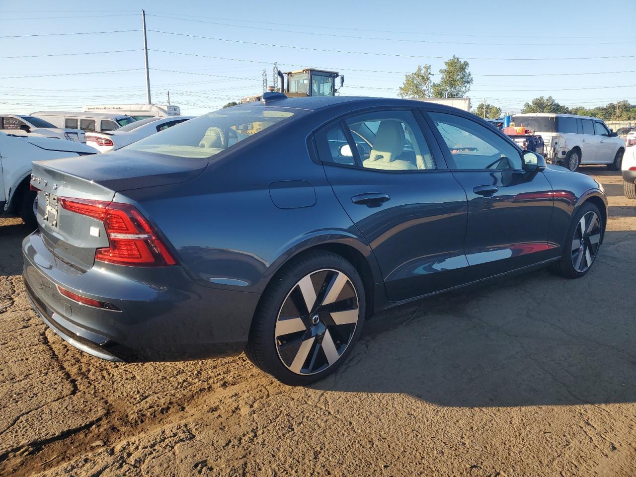 2024 Volvo S60 Core - Фото 3