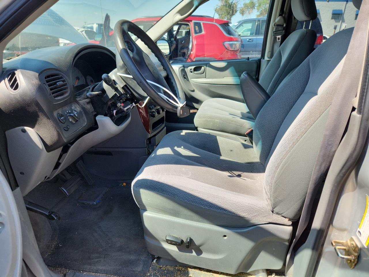 2005 Chrysler Town & Country Lx - Фото 7
