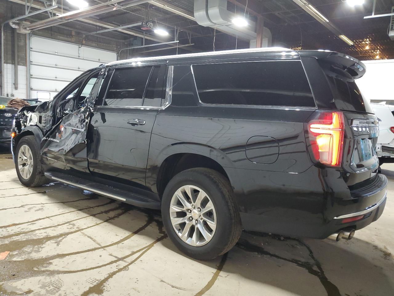 2023 Chevrolet Suburban K1500 Premier - Фото 2