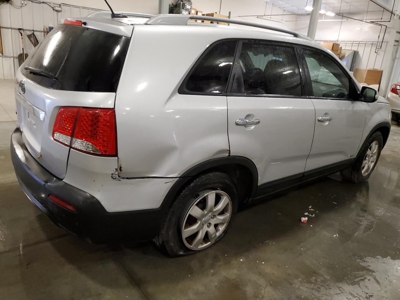 2013 Kia Sorento Lx - Image 3