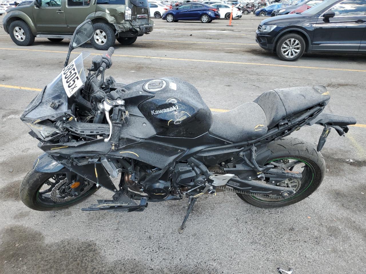 2025 Kawasaki Ex650 R - Image 3