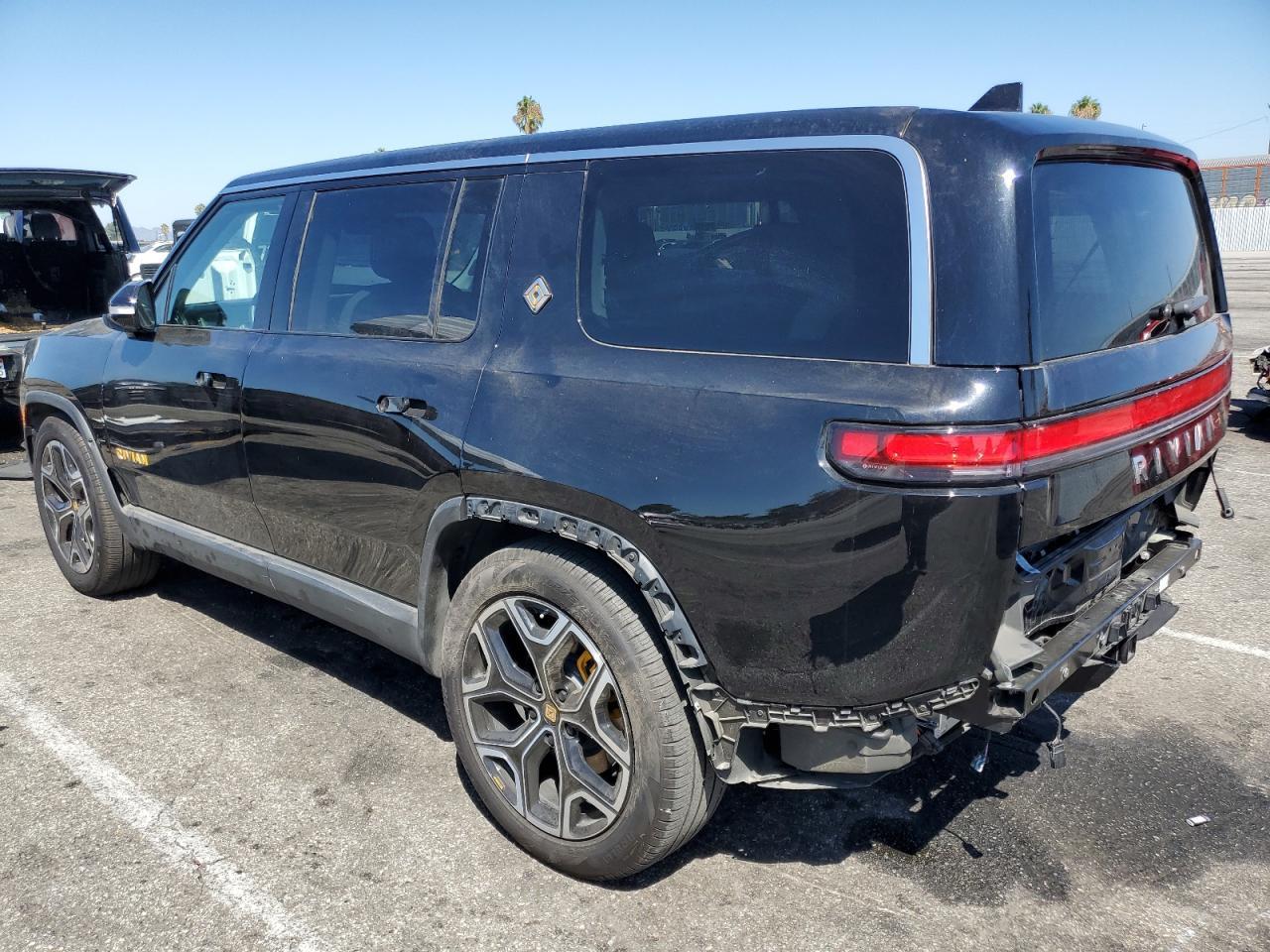 2023 Rivian R1S Launch Edition - Фото 2