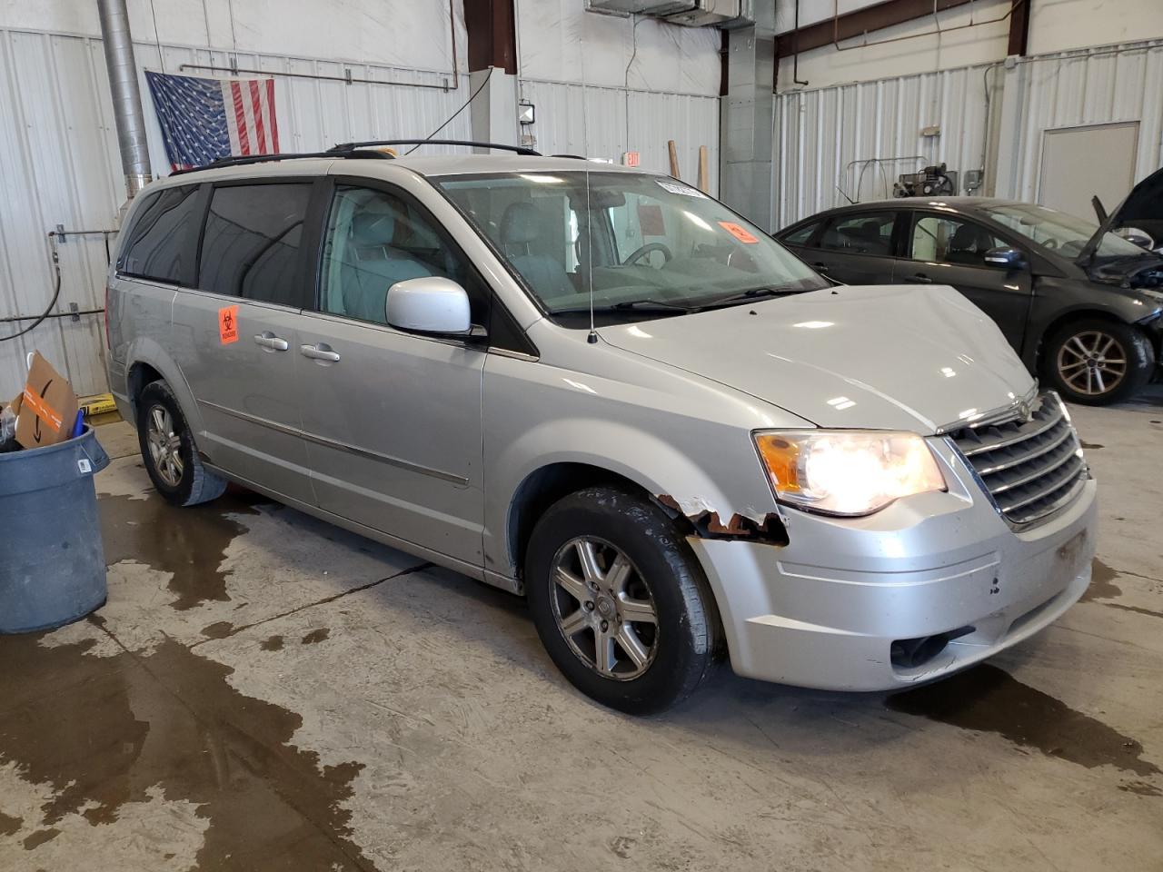 2009 Chrysler Town & Country Touring - Фото 4