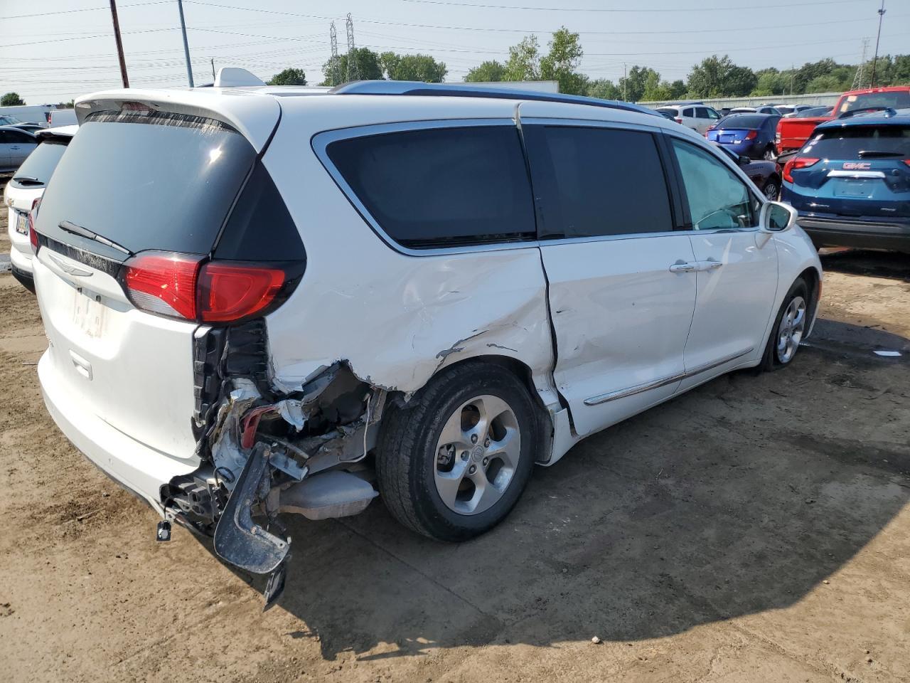 2017 Chrysler Pacifica Touring L Plus - Image 3