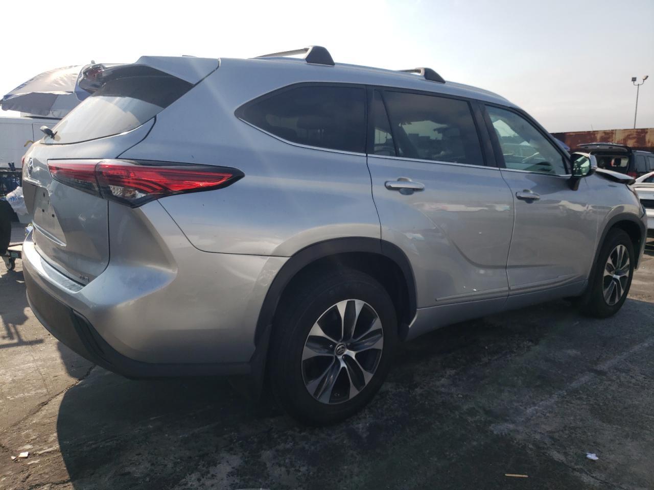 2021 Toyota Highlander Xle - Фото 3