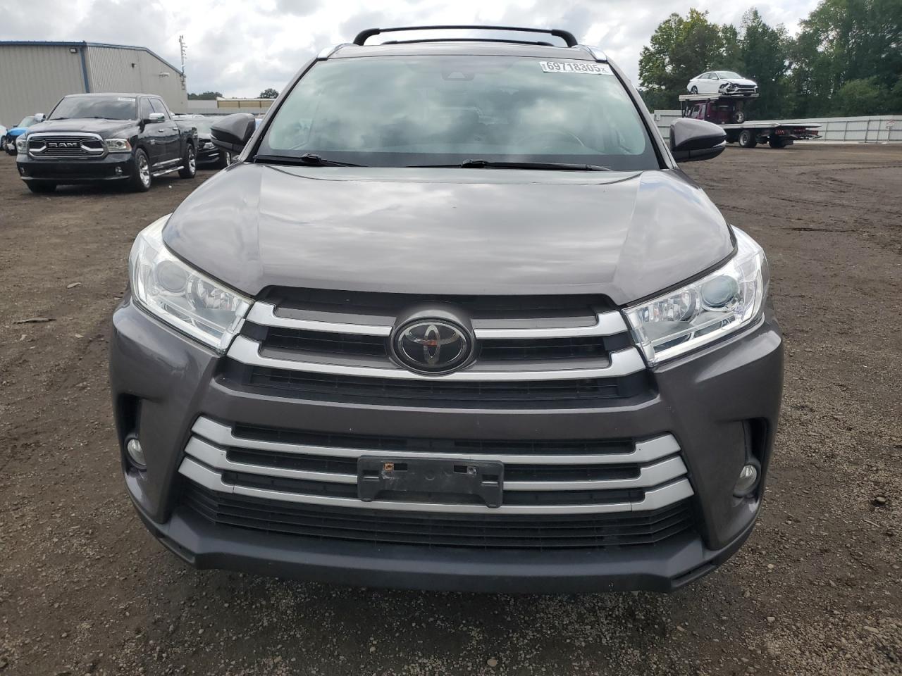 2018 Toyota Highlander Se - Фото 5