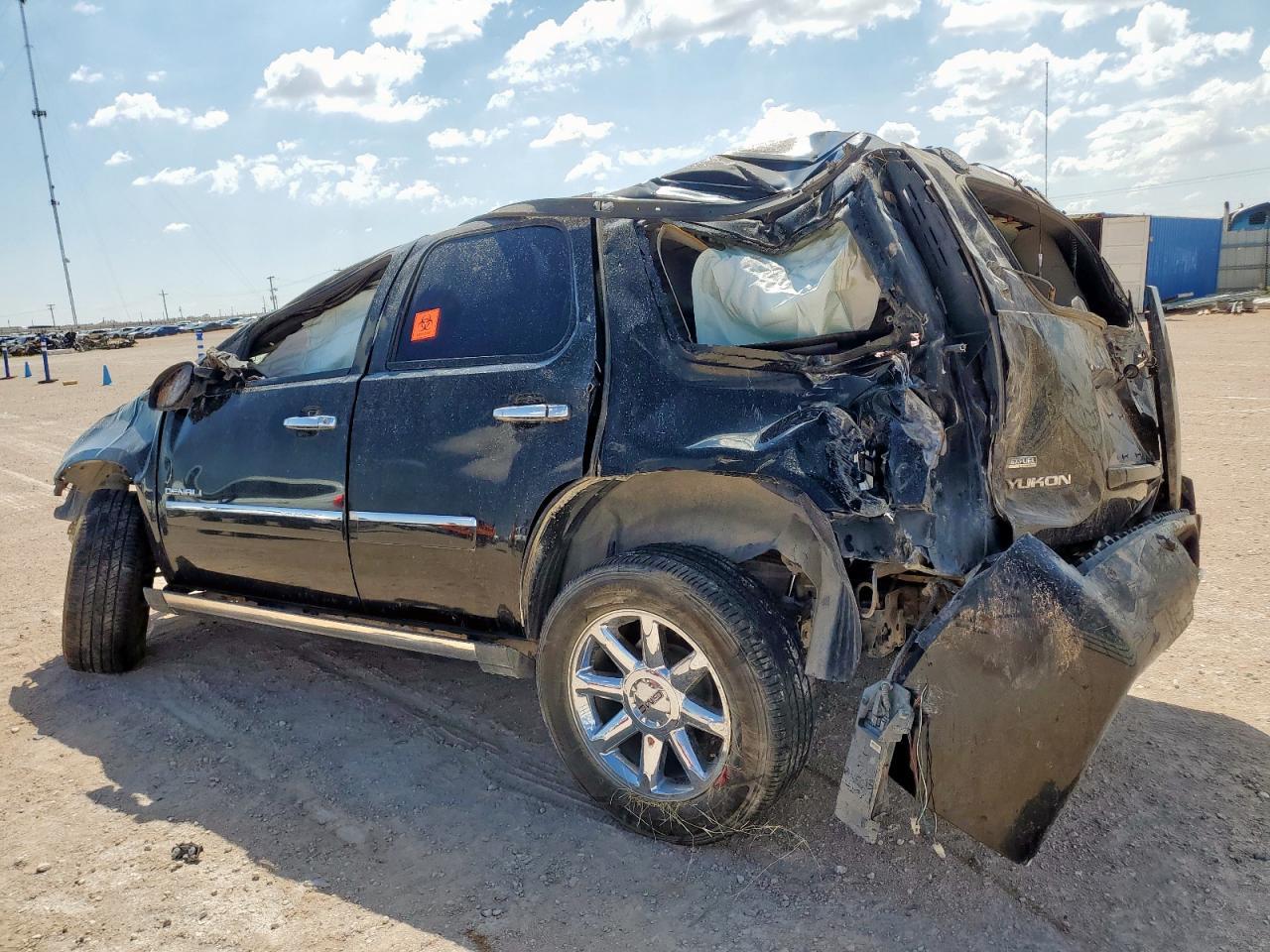 2012 GMC Yukon Denali - Image 2