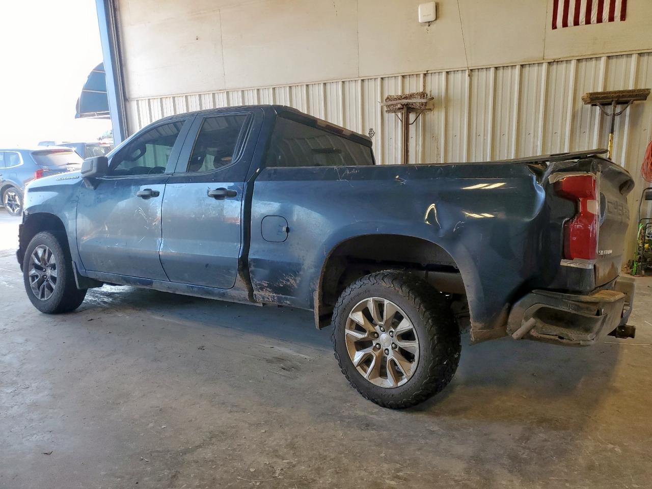 2020 Chevrolet Silverado K1500 Custom - Фото 2
