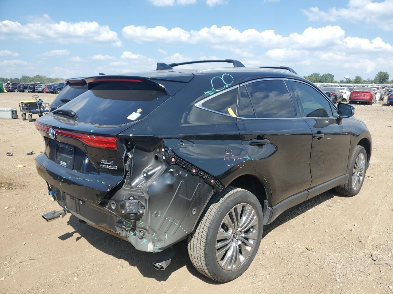 2022 Toyota Venza Le - Image 3