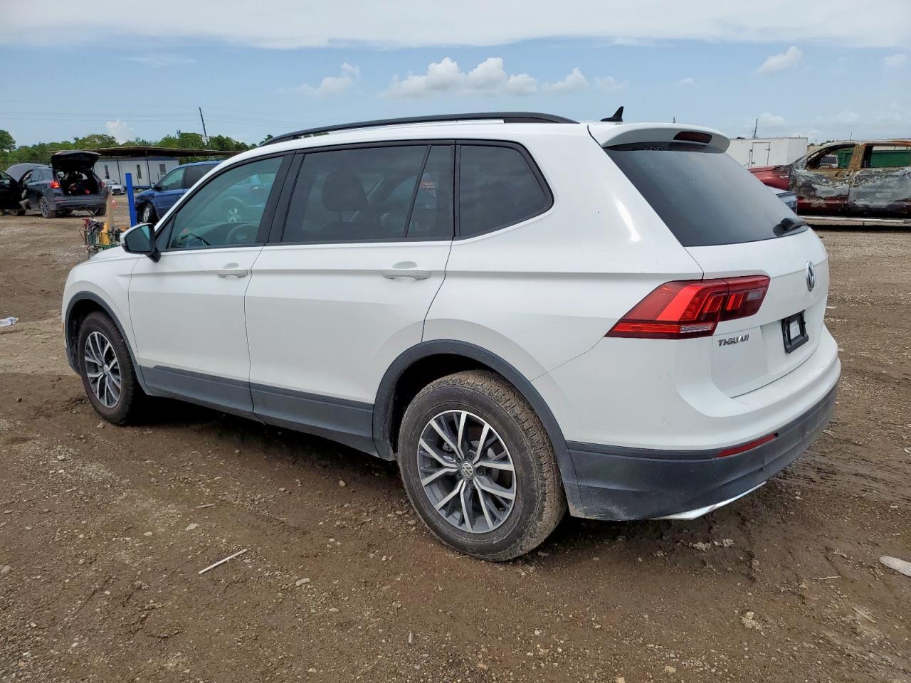 2021 Volkswagen Tiguan S - Фото 2