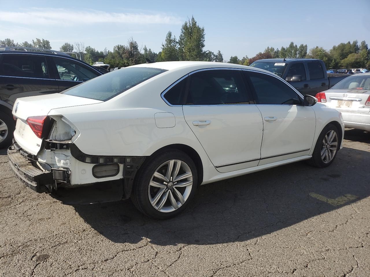 2017 Volkswagen Passat Se - Фото 3