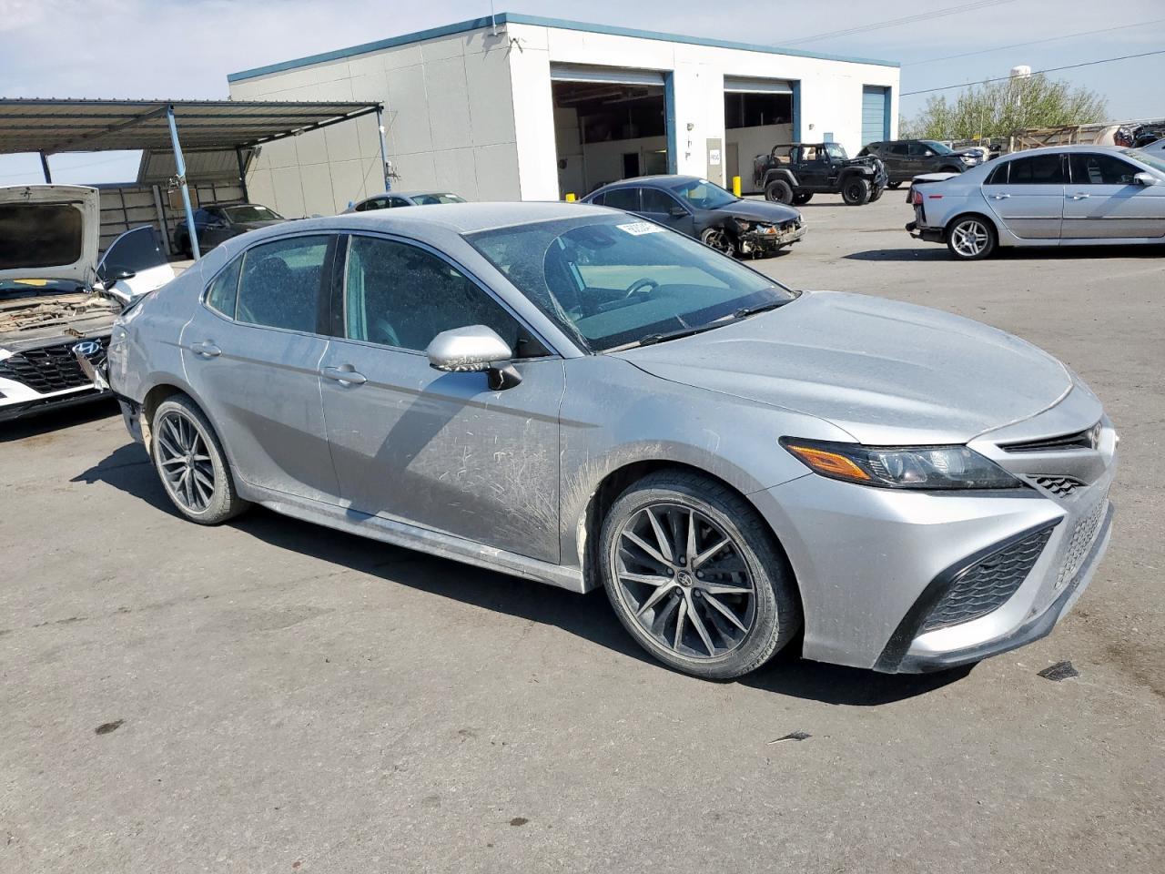 2021 Toyota Camry Se - Фото 4