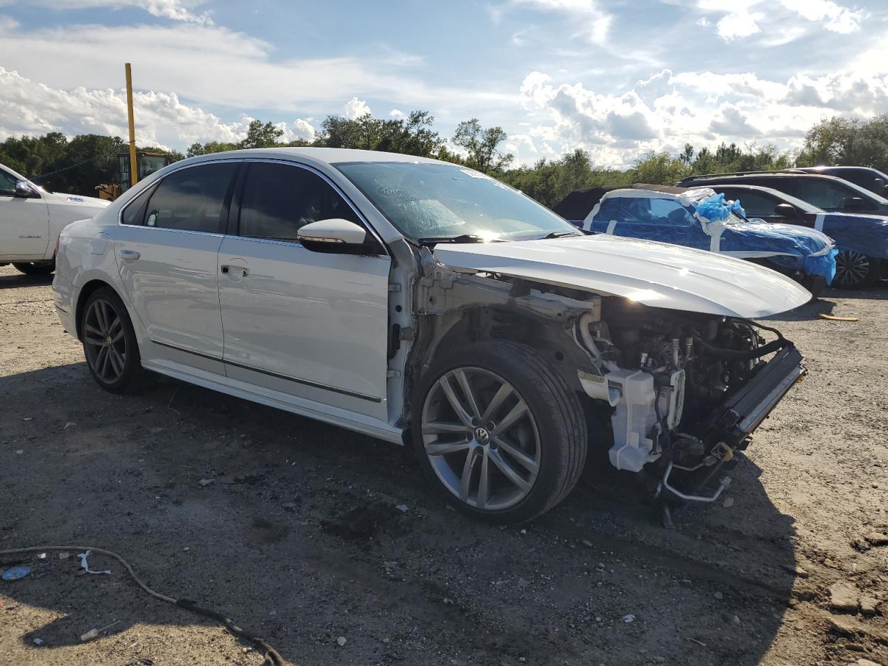 2017 Volkswagen Passat R-Line - Image 4
