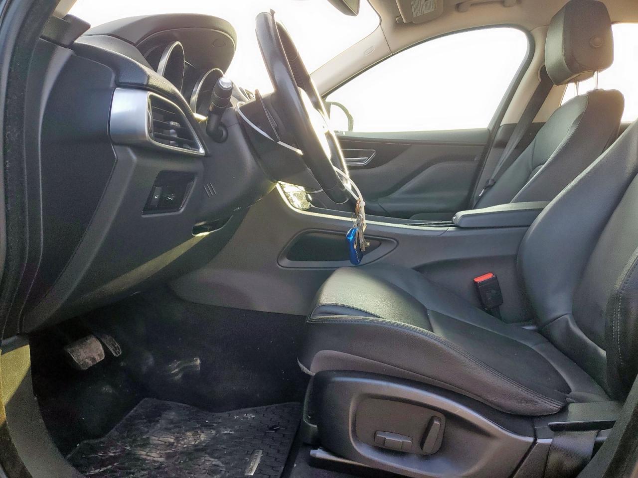 2017 Jaguar F-Pace Premium - Image 7