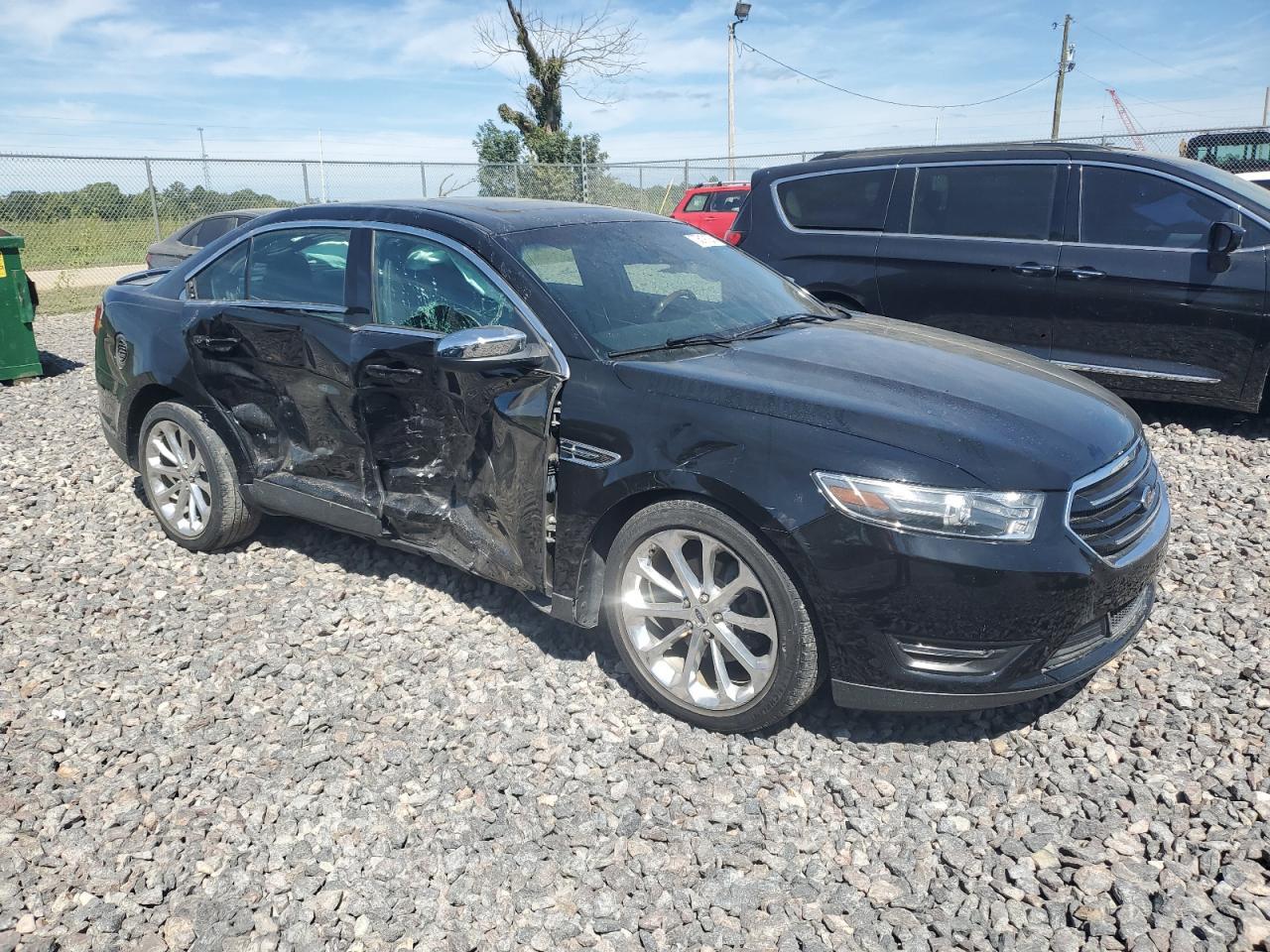 2017 Ford Taurus Limited - Image 4