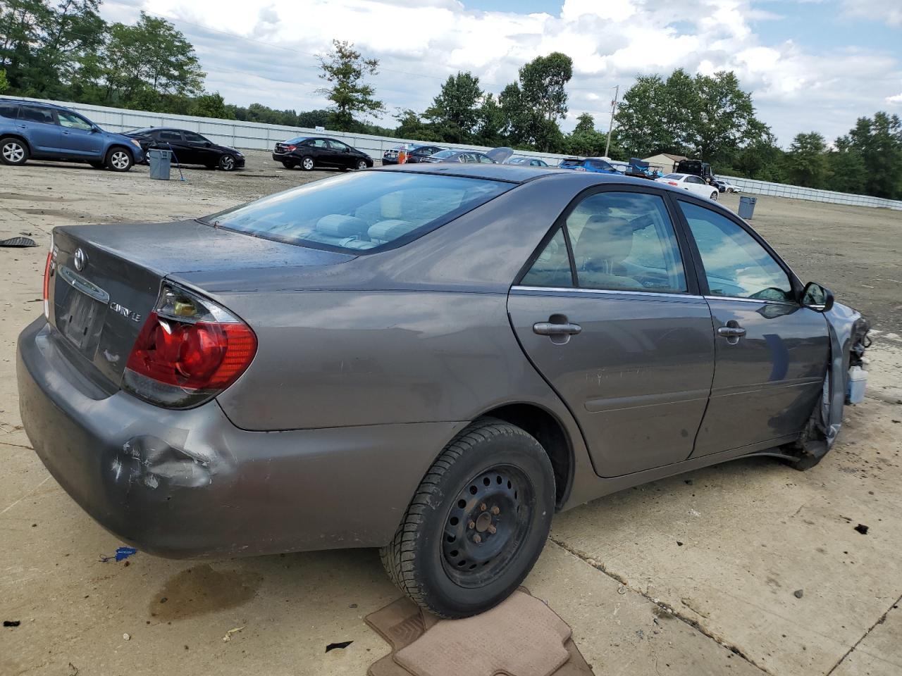 2005 Toyota Camry Le - Фото 3