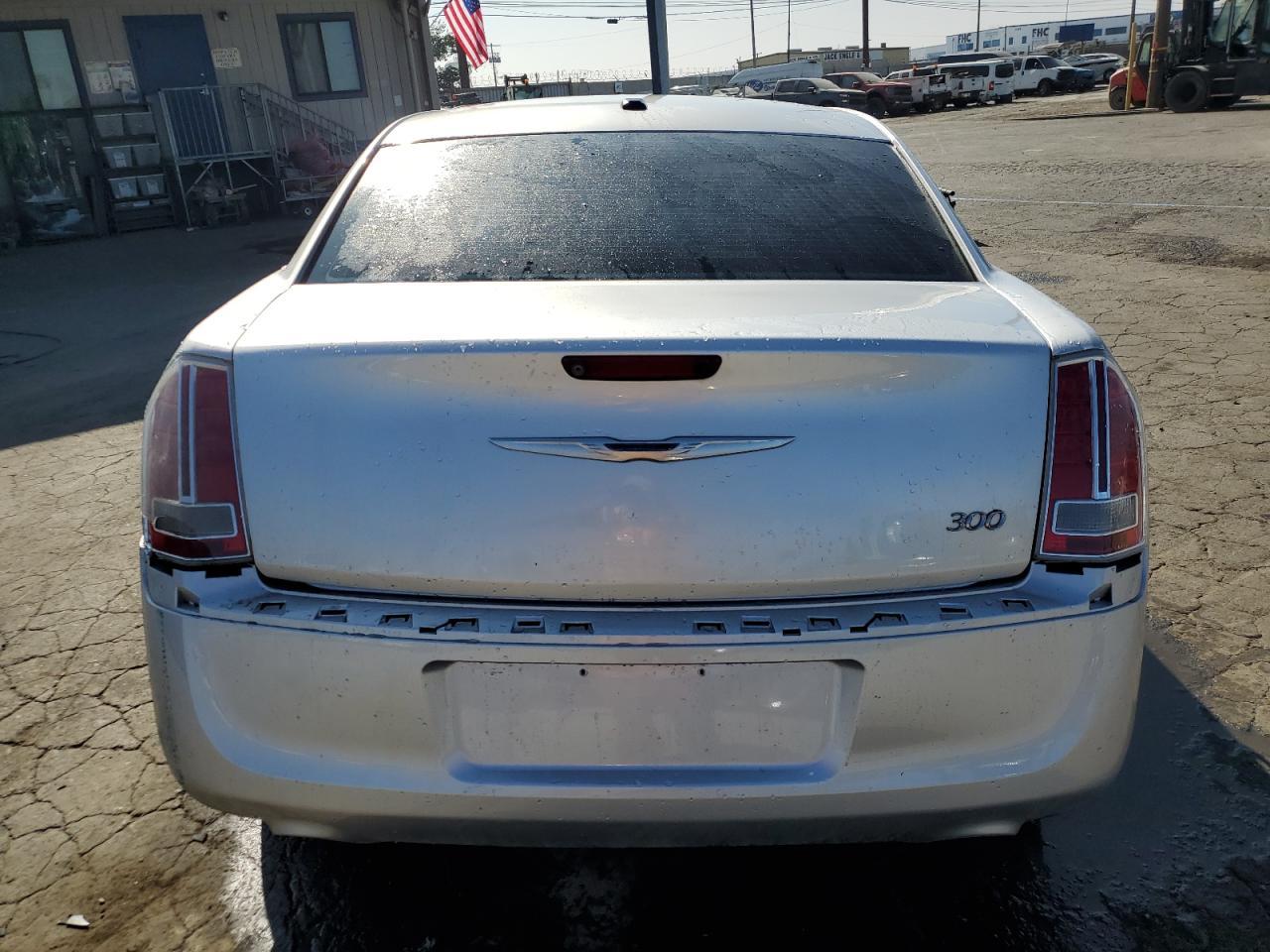 2012 Chrysler 300 Limited - Image 6