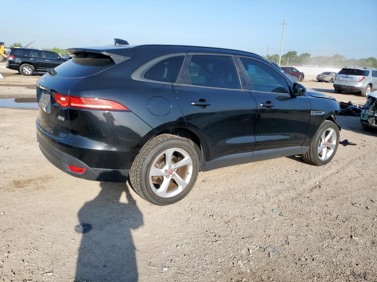 2017 Jaguar F-Pace Premium - Image 3