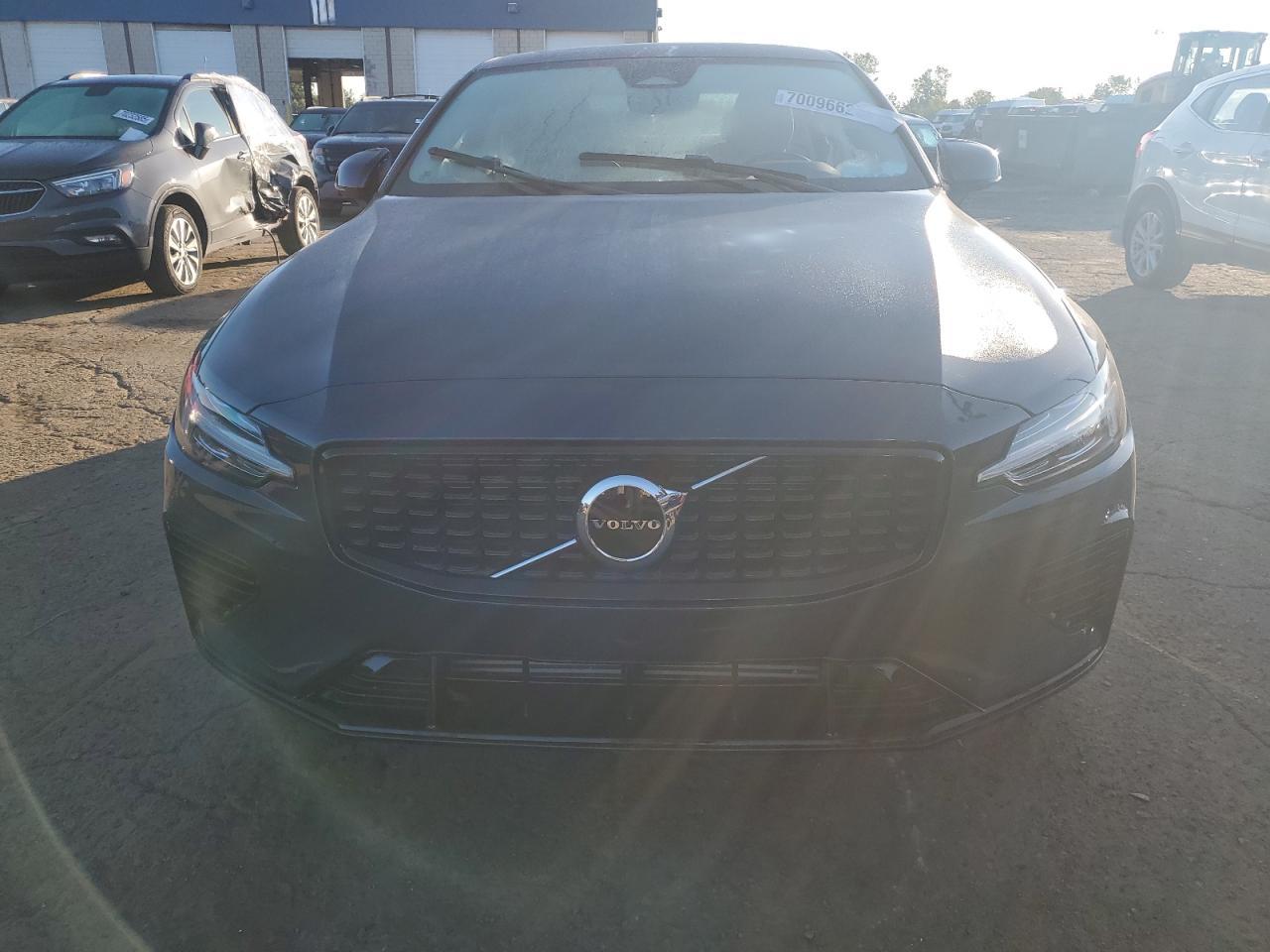 2024 Volvo S60 Core - Фото 5