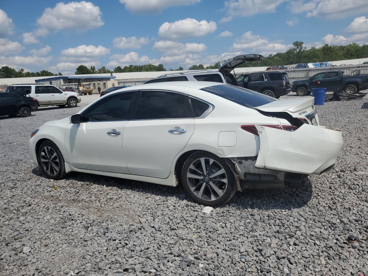 2017 Nissan Altima 2.5 - Фото 2
