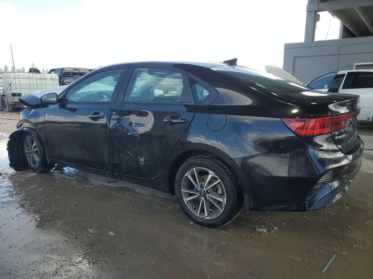 2023 Kia Forte Lx - Image 2
