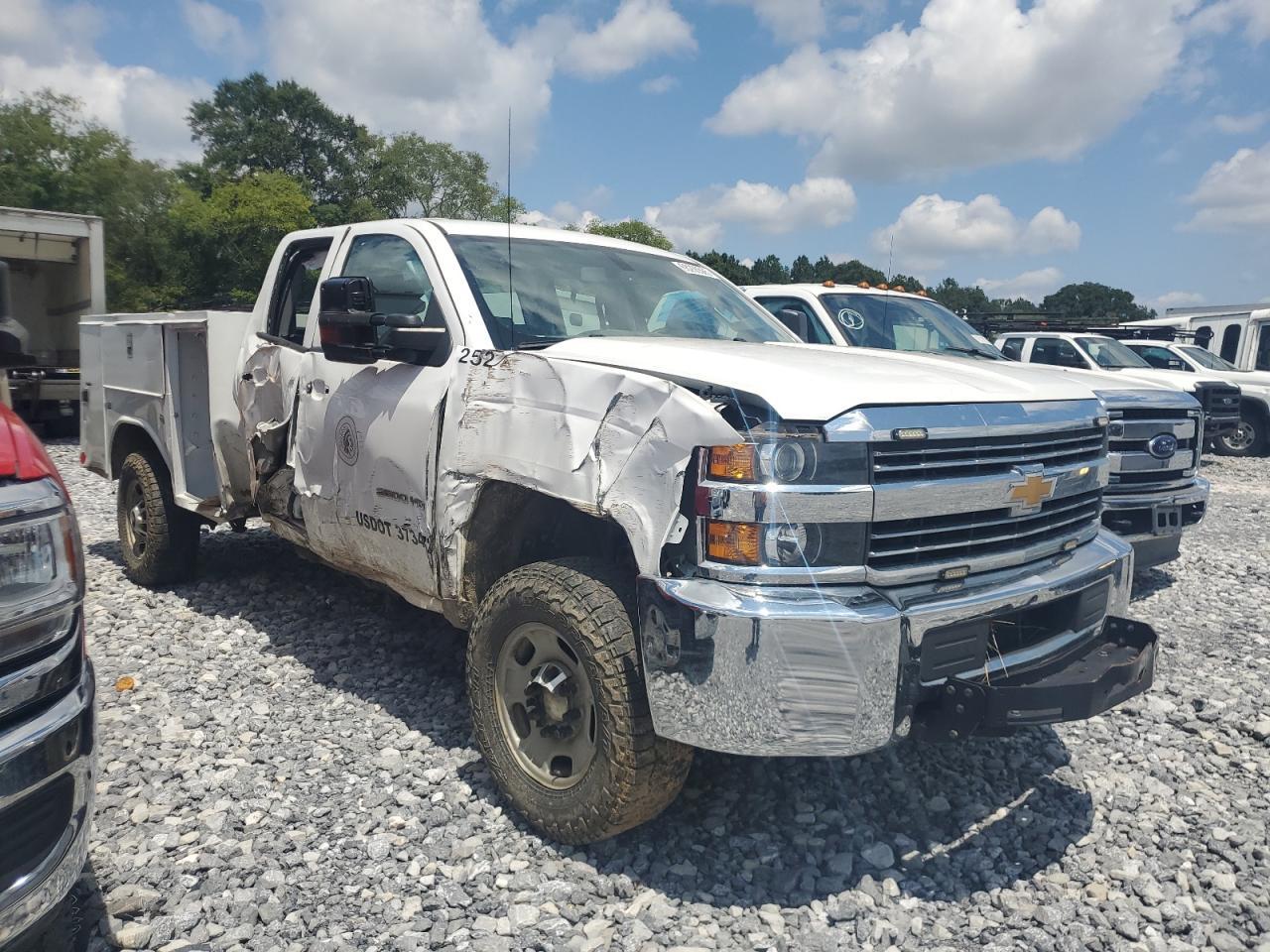 2017 Chevrolet Silverado K2500 Heavy Duty - Image 4
