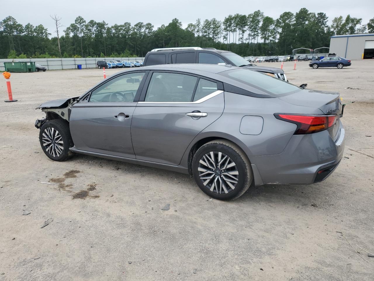 2023 Nissan Altima Sv - Image 2