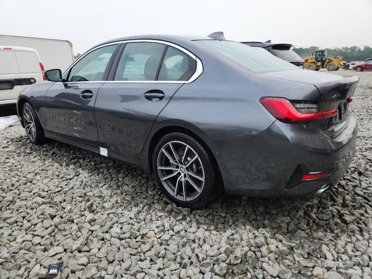 2021 BMW 330Xi - Фото 2