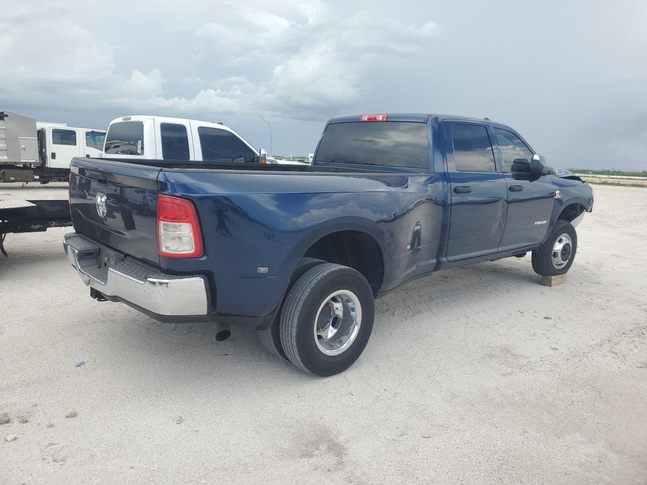 2021 Ram 3500 Tradesman - Фото 4