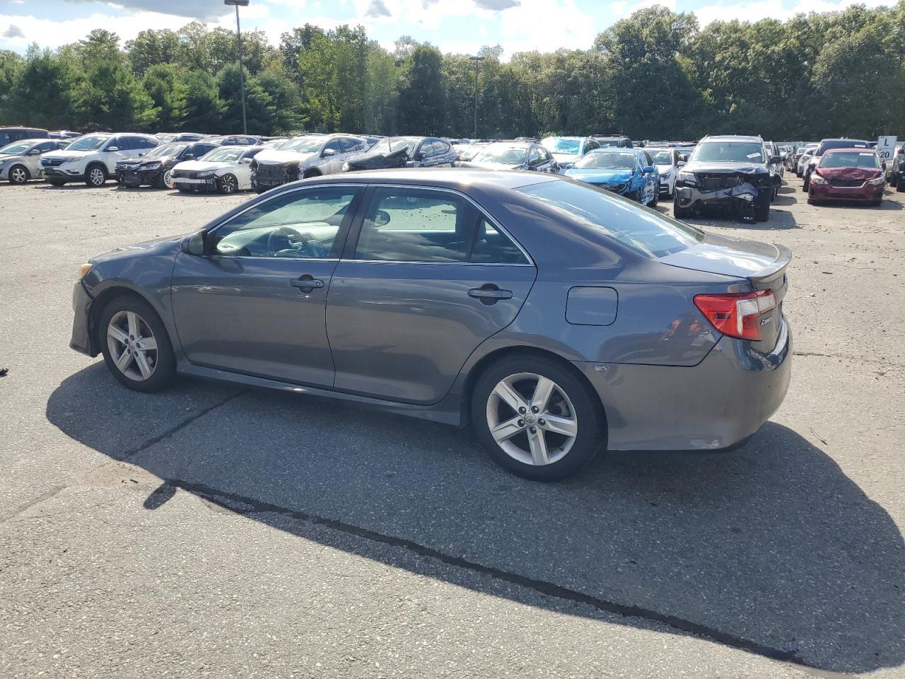 2014 Toyota Camry L - Фото 2