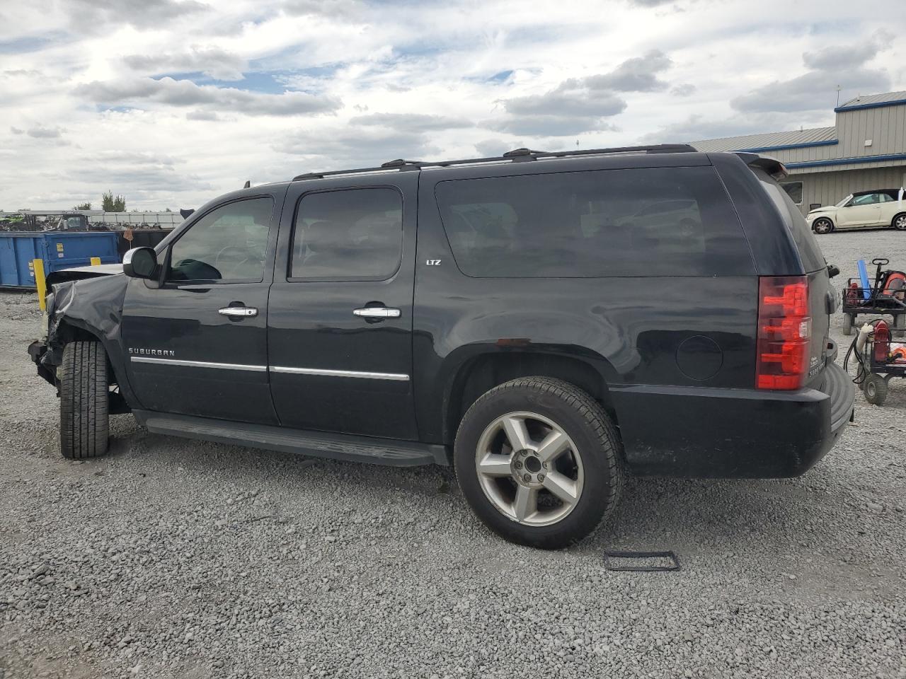 2011 Chevrolet Suburban K1500 Ltz - Image 2