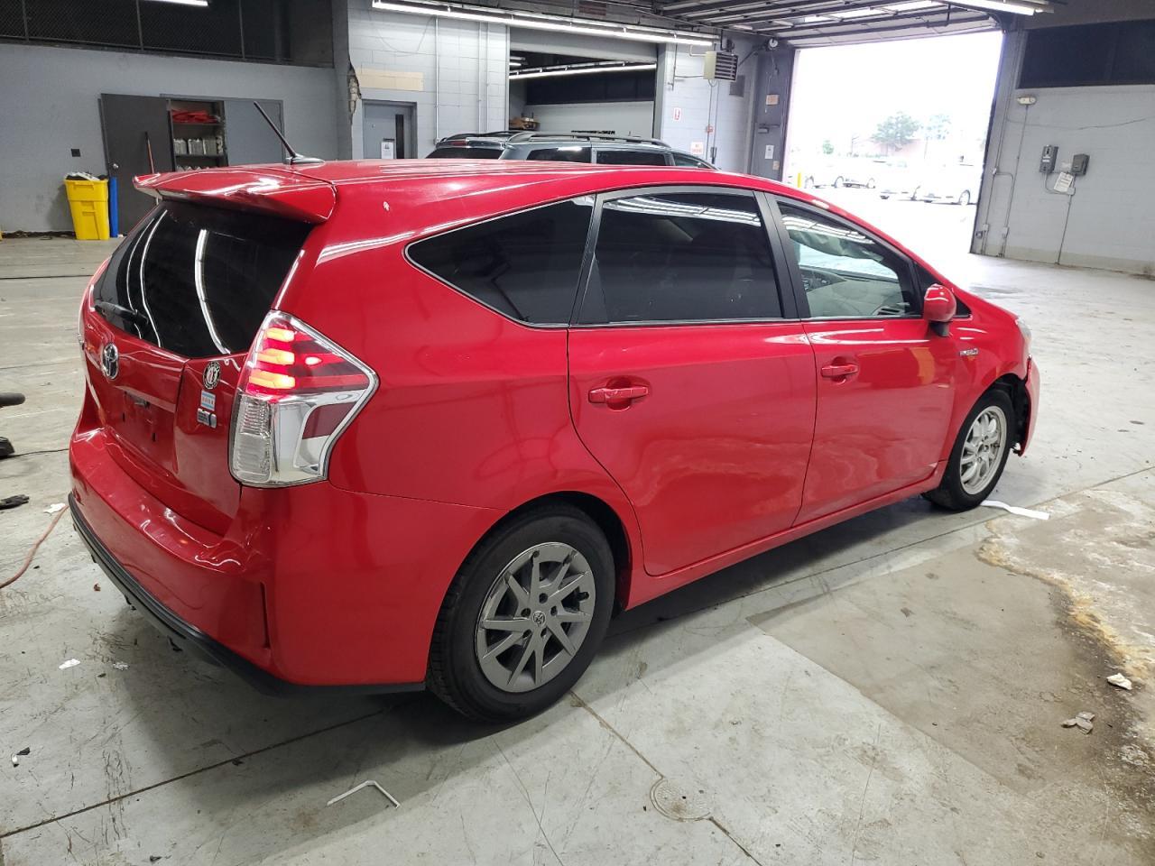 2015 Toyota Prius V - Фото 3