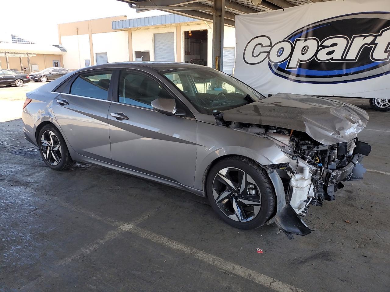 2023 Hyundai Elantra Limited - Фото 4